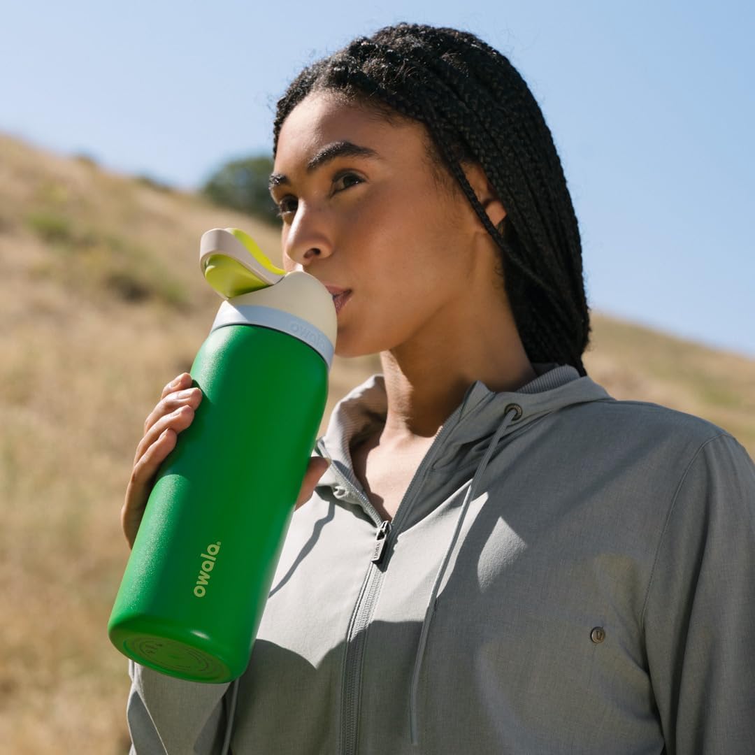 Owala FreeSip Insulated Stainless Steel Water Bottle with Straw, BPA-Free Sports Water Bottle, Great for Travel, 32 Oz, Shy Marshmallow