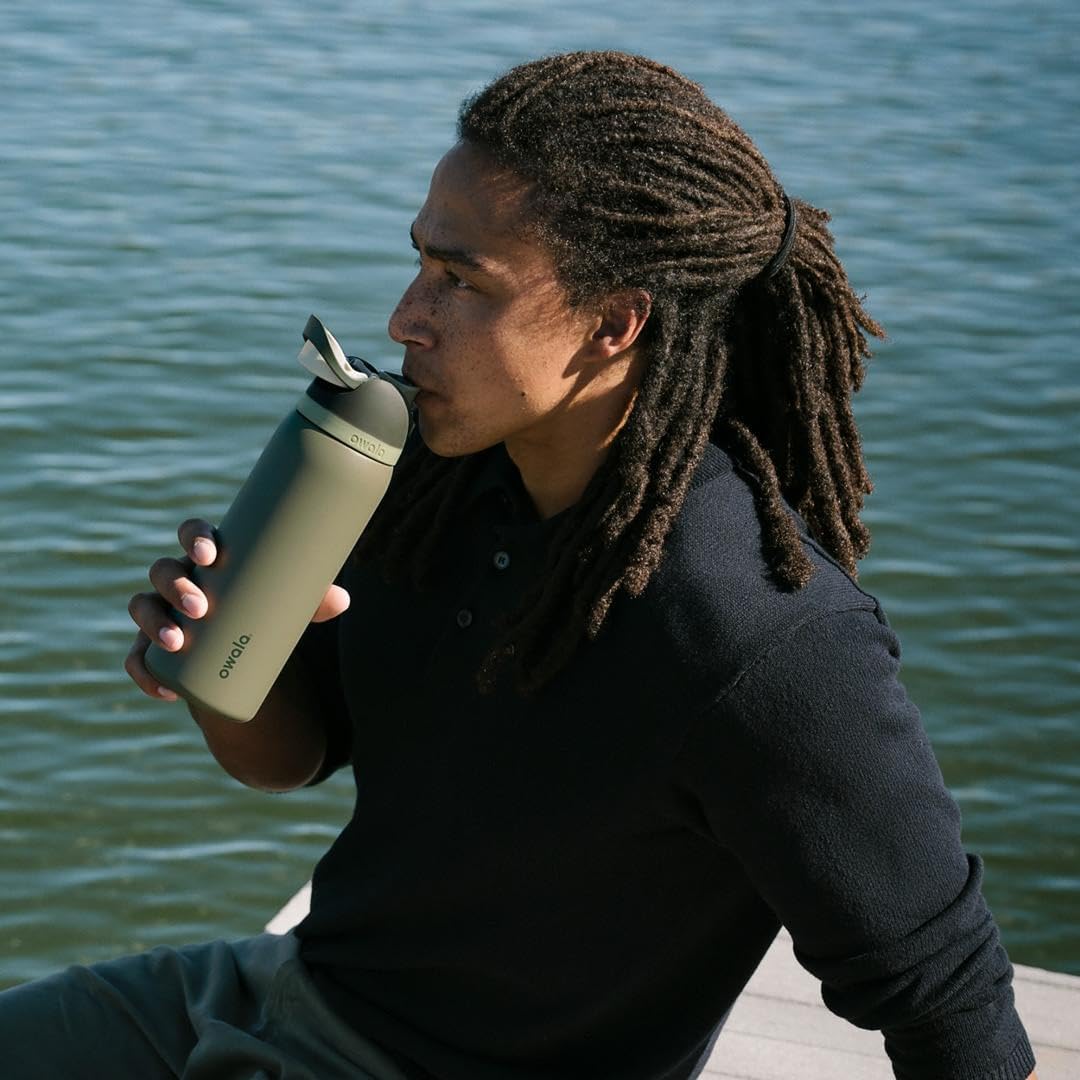 Owala FreeSip Insulated Stainless Steel Water Bottle with Straw, BPA-Free Sports Water Bottle, Great for Travel, 32 Oz, Shy Marshmallow