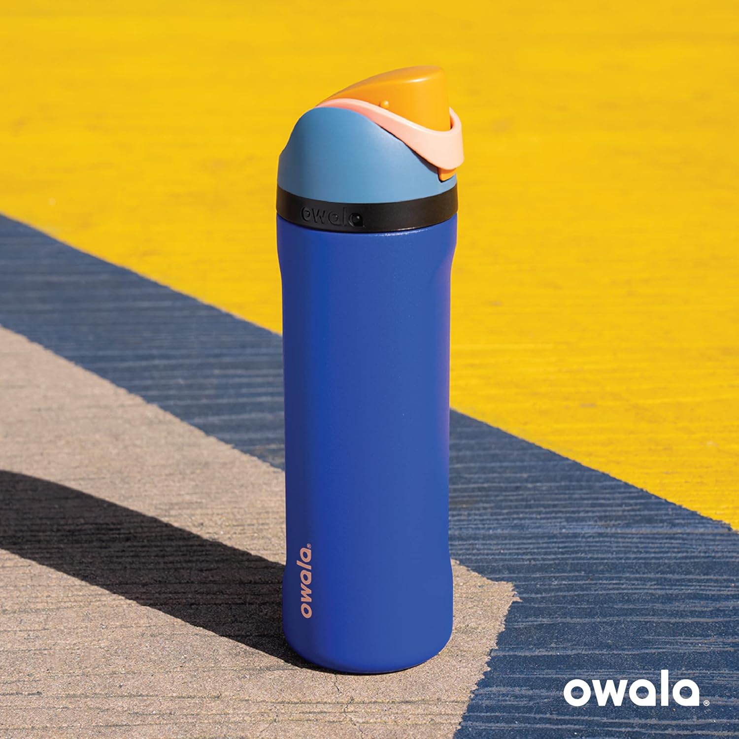 Owala FreeSip Insulated Stainless Steel Water Bottle with Straw, BPA-Free Sports Water Bottle, Great for Travel, 32 Oz, Shy Marshmallow