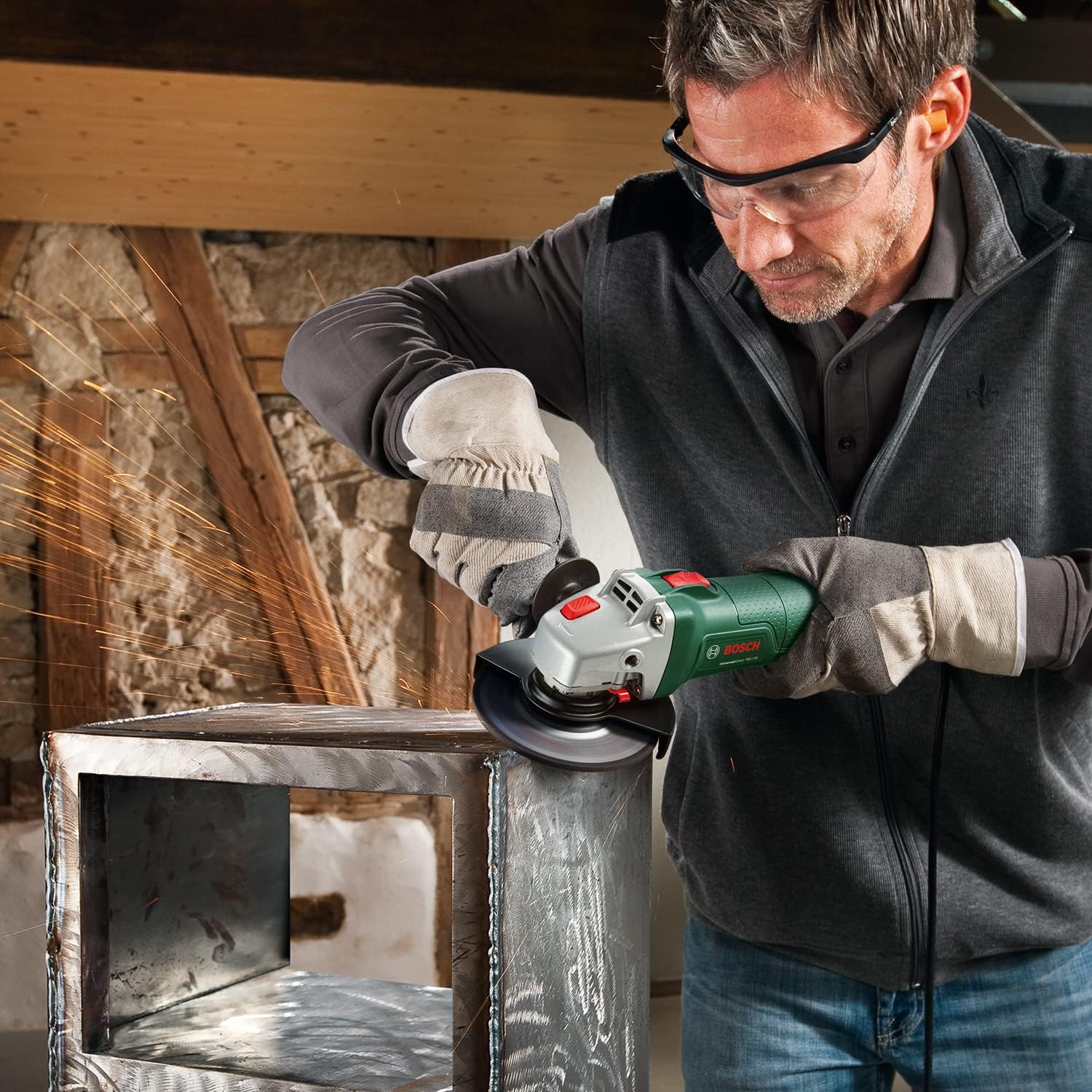 Bosch Home & Garden 620W Corded Electric Angle Grinder 100 mm Includes Grinding Disc, for Grinding, Cutting, Brushing and Sanding (PWS 620-100)