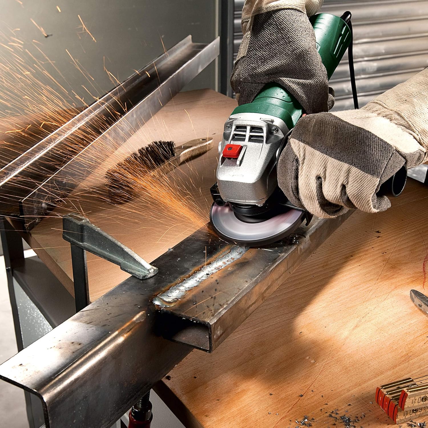 Bosch Home & Garden 620W Corded Electric Angle Grinder 100 mm Includes Grinding Disc, for Grinding, Cutting, Brushing and Sanding (PWS 620-100)