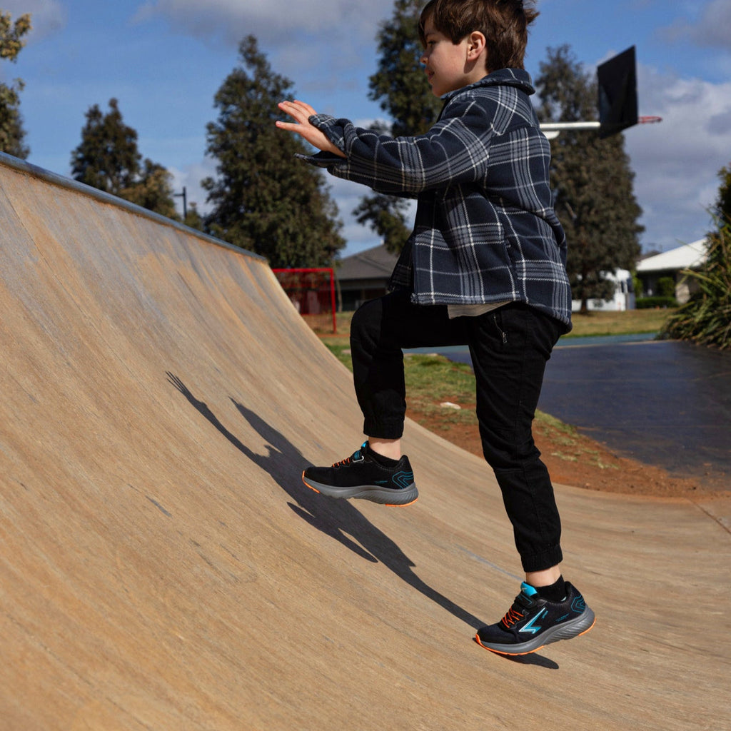 Brazen Boys Runner - Black/Teal V Strap
